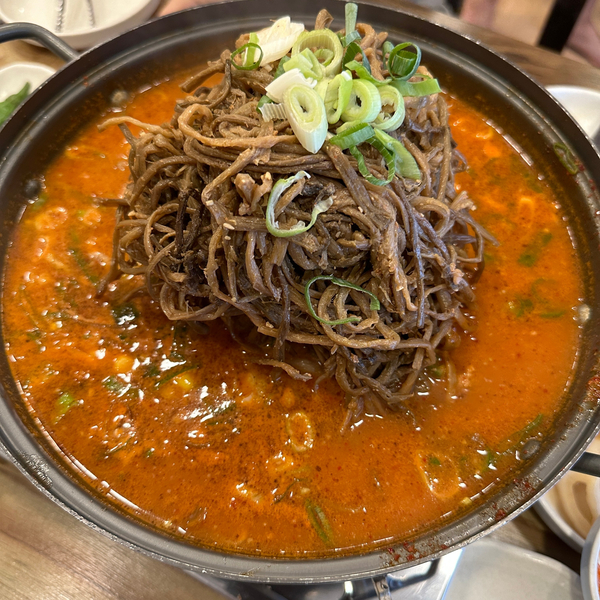  전주 평화동 고구마순과 감자탕을 함께 먹고 싶다면 형제골