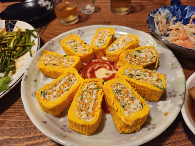 이촌동 술집! 골목집! 로컬 안주 맛집인 이곳! 삼겹 더덕 삼합과 계란말이가 핵맛탱 