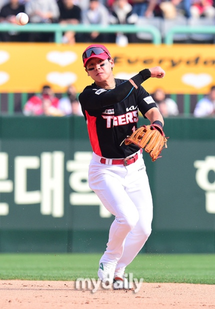 <b>골든글러브 유격수</b> <b>박찬호</b>는 허황된 말이 아니다