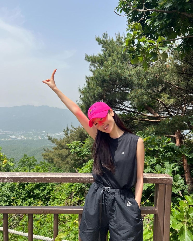  여름 여자 등산복 패션으로 나이키 트레이닝 민소매 티셔츠 & 반 바지 셋업 코디 추천 w. 한선화