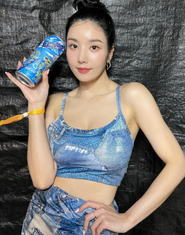  권은비 원피스 수영복 브랜드 아수라 카스쿨 멋져