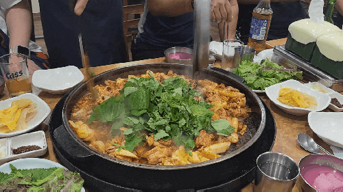 남춘천역 닭갈비 맛집 큰집닭갈비막국수 단체 모임에도 가기 좋고 가족모임에도 최고! 남춘천역 닭갈비 맛집 큰집닭갈비막국수 단체 모임에도 가기 좋고 가족모임에도 최고!