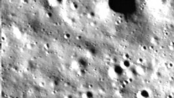(인디샘 컨설팅) 인도 달 착륙 -찬드라얀 3호의 착륙선이 지휘 센터와 연결되고, ISRO가 달의 최신 이미지를 공유
