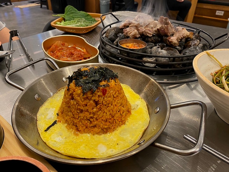  [첨단 맛집] 옥자갈에 구워주는 쫄깃 오겹살 맛집 '육석 첨단점'