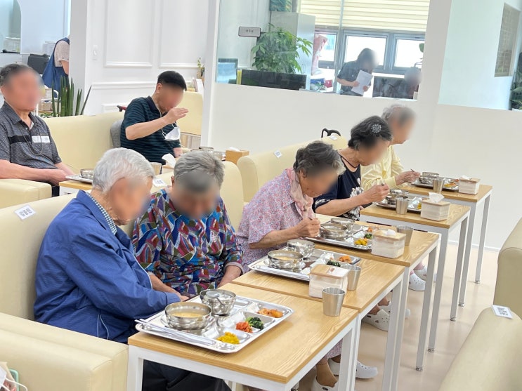  파주 주간보호센터 풍성한 먹거리 깔끔한시설 ! 여기는 늘봄재활주간보호센터 입니다.