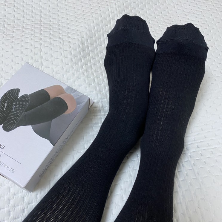  퉁퉁 붓는 다리를 위한 외출할 때도 착용 가능한 양말 “압박 미드삭스”
