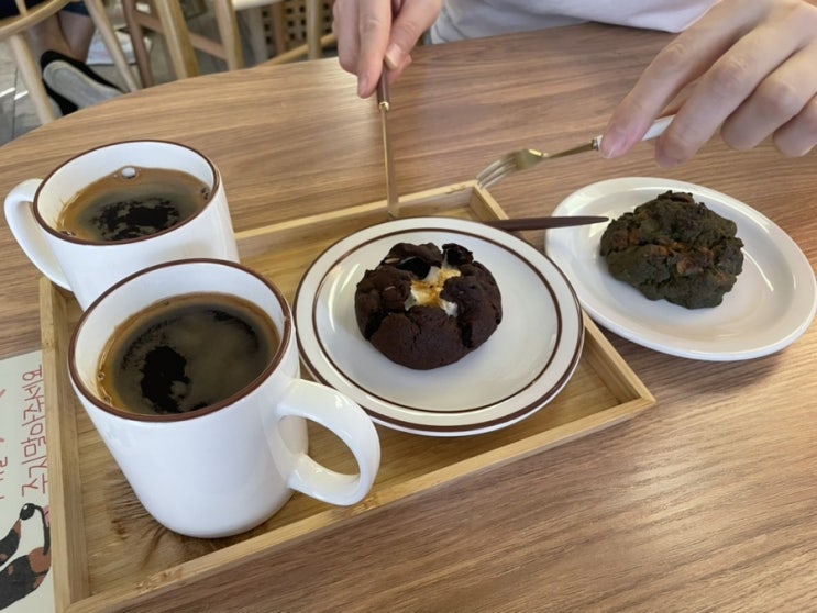  [석촌 카페] 르뱅 쿠키와 로스팅 커피가 맛있는 석촌역 애견 동반 카페 '르띠'