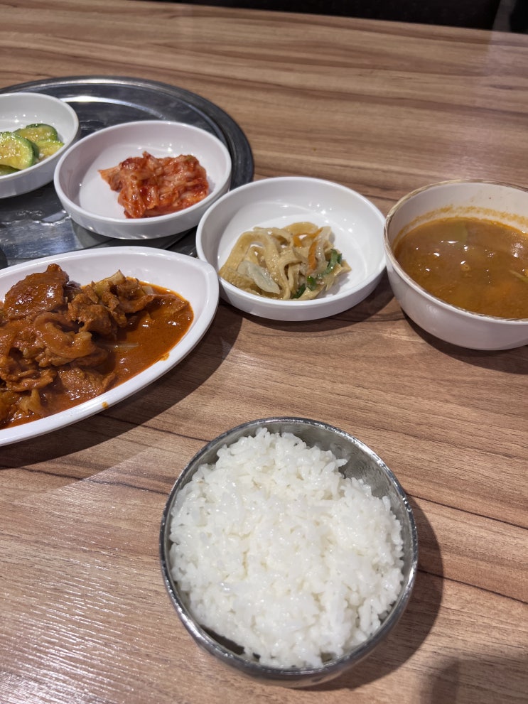 강남, 여유롭게 혼밥도 가능한 고깃집 흥부이가정육식당