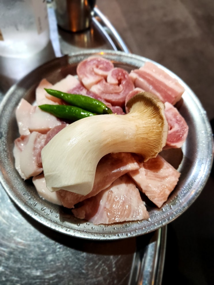  비 오는 날 뚝섬유원지역 고기 맛집 삼꼬집을 발견했어요!! 내 돈 내산