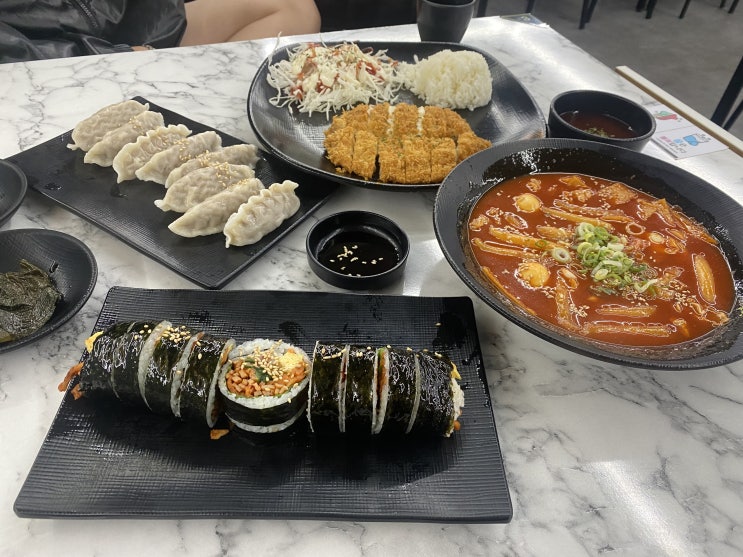 혼밥 하기 좋은 전남대 분식집 만나김밥 전대 김밥 맛집