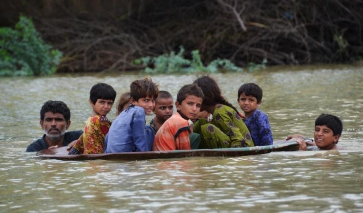 파키스탄의 400만 어린이는 여전히 안전한 물을 받지 못하고 있습니다. 유니세프에 후원을 하실 건가요?