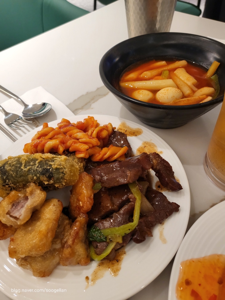  인천공항 pp카드 라운지 1터미널 동편 라운지 추천 [마티나 라운지 matina Lounge] 조금은 멀지만 리모델링으로 퀄리티는 더 좋아짐 / 국물떡볶이에 튀김이라니