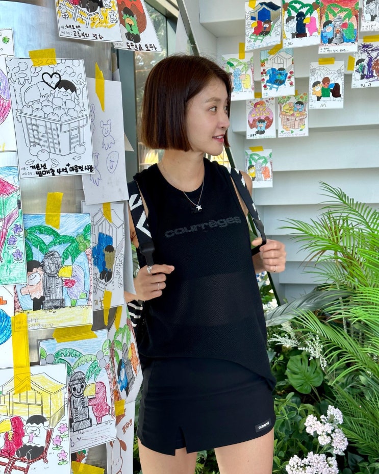 이시영 제주도 여행룩 COURREGES 꾸레쥬 메쉬 민소매 나시 탑 정보 이시영 제주도 여행룩 COURREGES 꾸레쥬 메쉬 민소매 나시 탑 정보