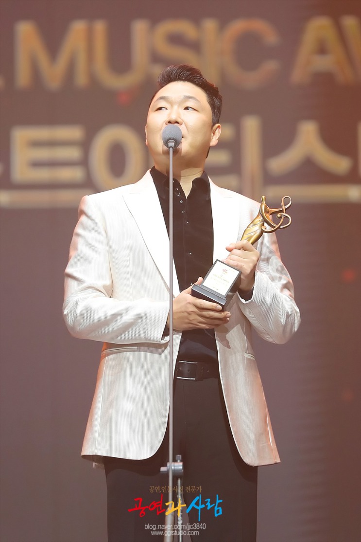 [제32회 서울가요대상] 월드<b>베스트 아티스트상</b> 수상자: 가수 싸이