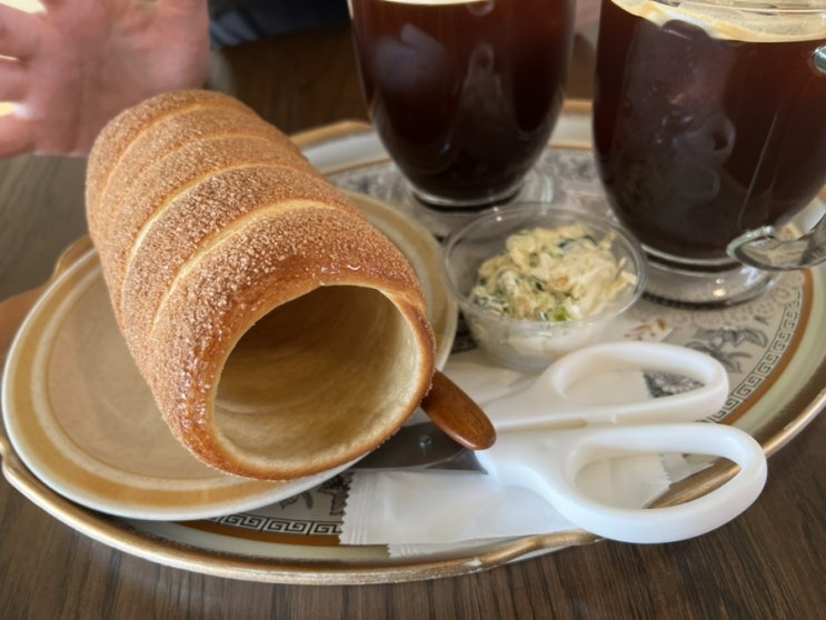  온천천 카페 보헤미아 시나몬향 굴뚝빵!