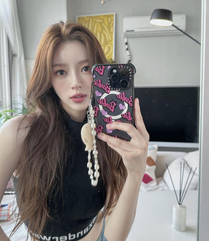  여름에 편하게 입기 좋은 그리고 너무나 잘 어울리는 알렉산더왕 민소매 크롭탑 코디 w. 홍지윤