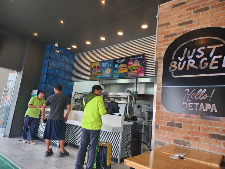  Just Burger Petapolis Plaza Comercial