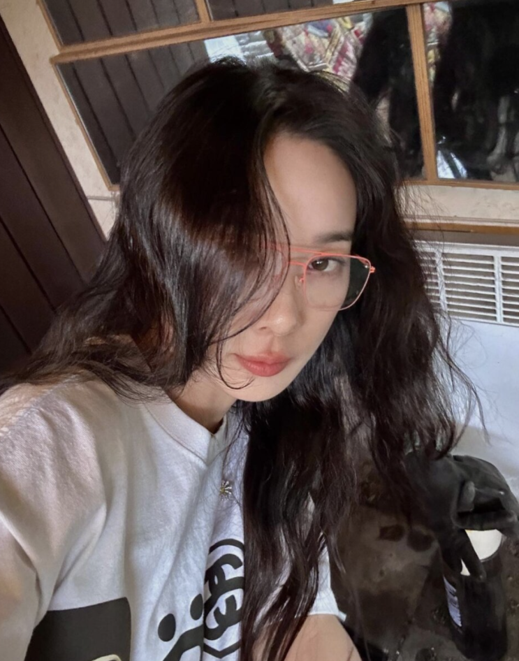 여자 연예인 안경 패션: 이청아, 허윤진, 유아, 소희, 임지연, 태연, 유인나