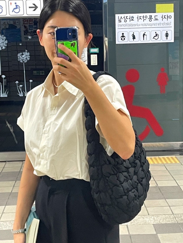 cos 코스 퀼티드백 구름백 미니 블랙 후기(매장 구매 불가!) cos 코스 퀼티드백 구름백 미니 블랙 후기(매장 구매 불가!)