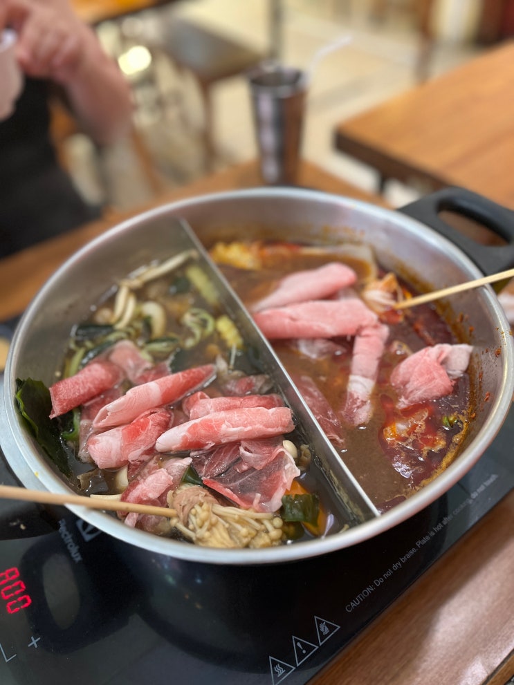  치앙마이샤브샤브 산티탐맛집 치앙마이무한리필뷔페 백탕홍탕 두가지 국물 훠궈를 무한리필 뷔페로 즐길 수 있는 유카타샤브 유카타샤부 Yukata Shabu