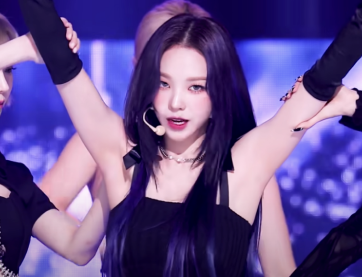  카리나 가슴 수술 논란, 겨절(겨드랑이 절개)의 진실은 무엇인가?
