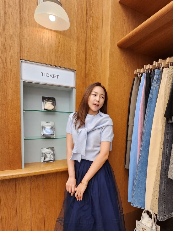  그로브 스토어 GROVE 부산 센텀 신세계 매장 오픈 가을 반팔니트, 여자 가디건 코디