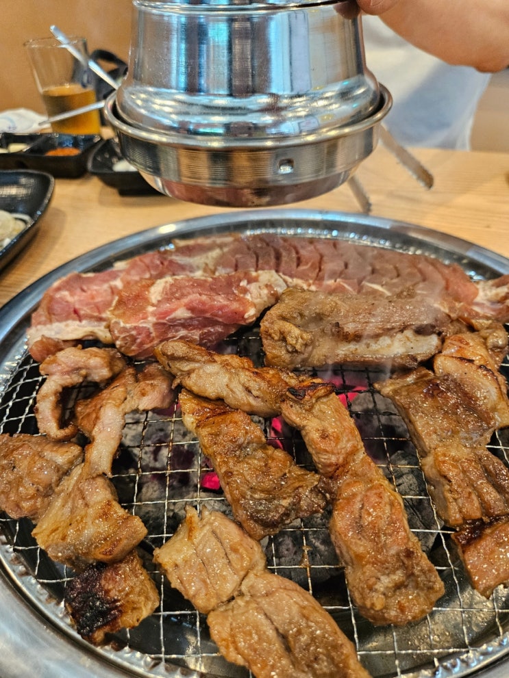 울산고기맛집에서 푸짐한 대왕왕갈비맛보고싶으시면《화화돼지 울산삼산점》으로 울산삼산고기집