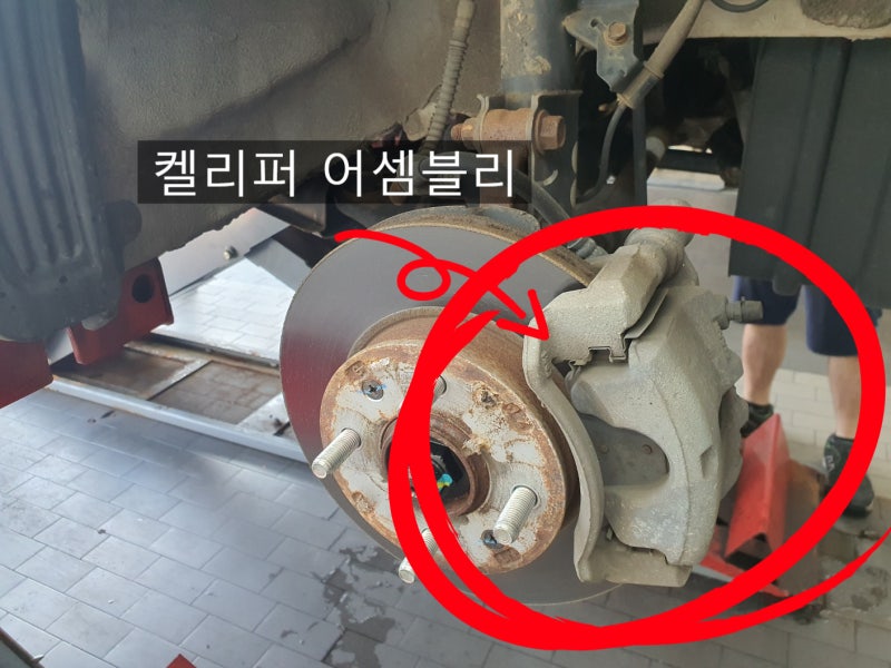 올뉴모닝 브레이크패드 고착 캘리퍼 브레이크오일 교환 ABS브레이크 가스빼기 작업내용입니....