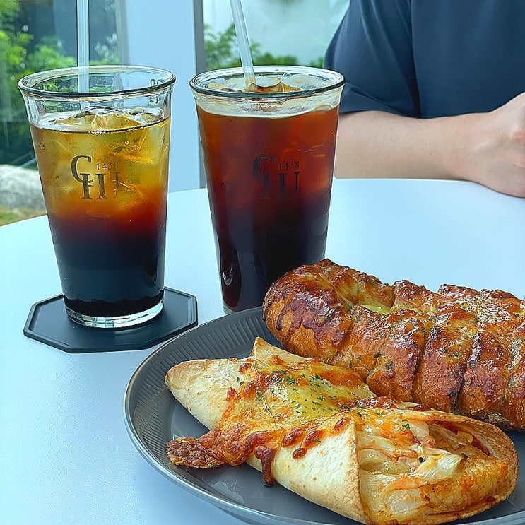  전주 신상 대형 카페 추탄 1438 빵 맛집(마늘바게트,해쉬브라운또띠아)