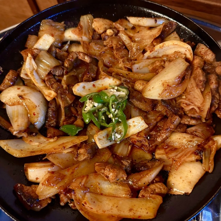  춘천 애막골 내돈내산 돼지김치구이 전문점 “정통집”