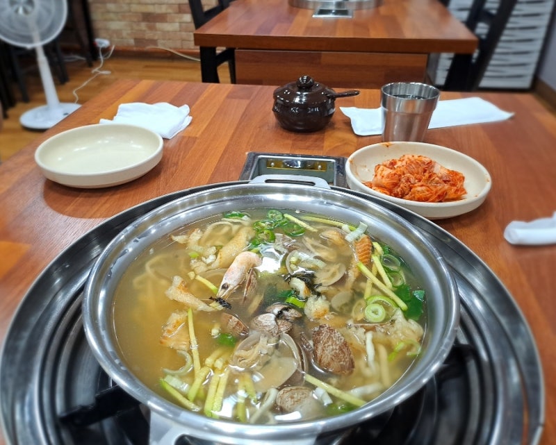원주 칼국수 봉창이해물칼국수/ 시원한 국물이 일품인 맛집