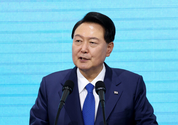  윤 집권 2년차 전방위 ‘매카시즘’…그 뿌리엔 극우 역사관 [한겨레]