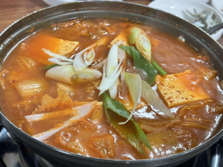 진주 호탄동 김치찌개 맛집 - 효돈식당