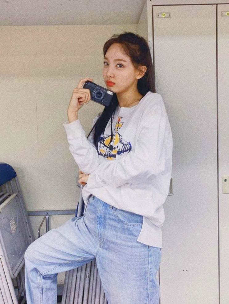 트와이스 나연 사복 옷 코디 및 그녀의 다양한 패션 스타일링