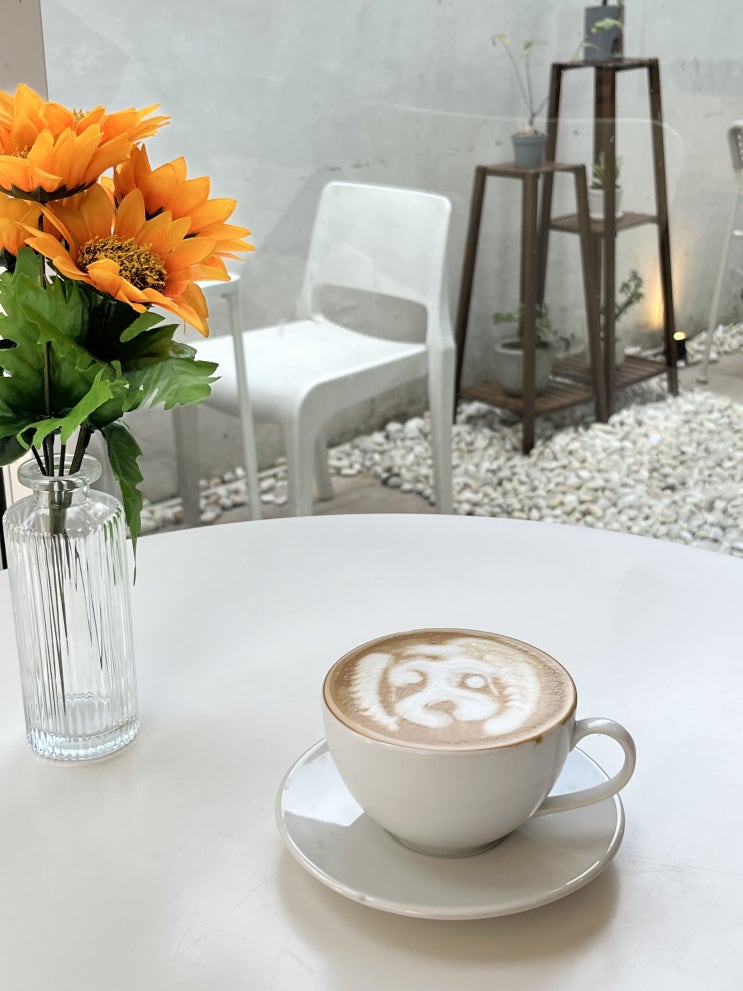  치앙마이카페 님만커피맛집 귀여운 강아지라떼아트를 만들어주던 치앙마이 님만카페 Shift Cafe - Coffee and Toasts 쉬프트카페 쉬프트커피앤토스트