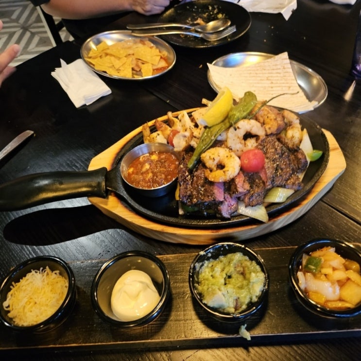  창원 토도스 가로수길 타코 파히타 맛집 위드 맥주