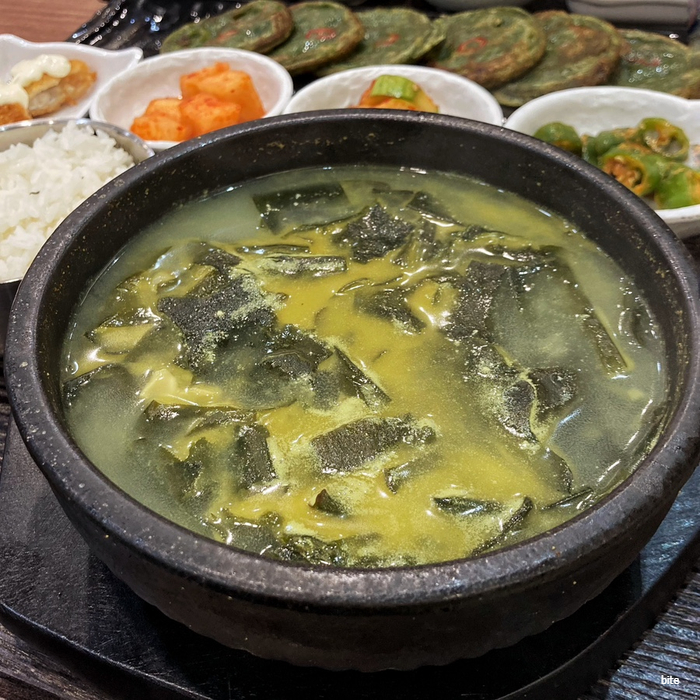  인천 시민공원역 맛집 '서청미역 아인애비뉴점' 진하고 깔끔한 존맛 미역국