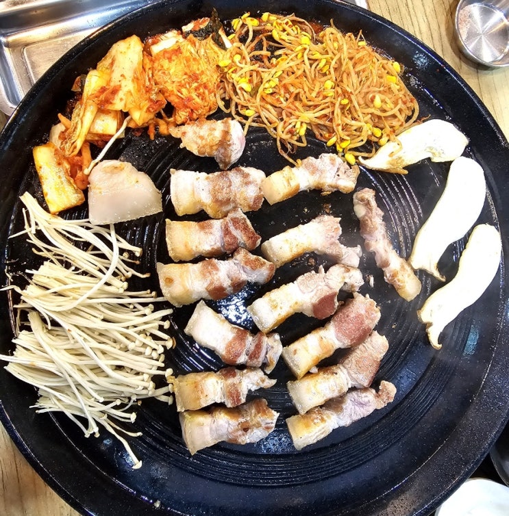  상현역삼겹살 맛집 솥뚜껑에 구워먹는 두툼한 돼지고기 전문식당 [두툼] 솔직후기