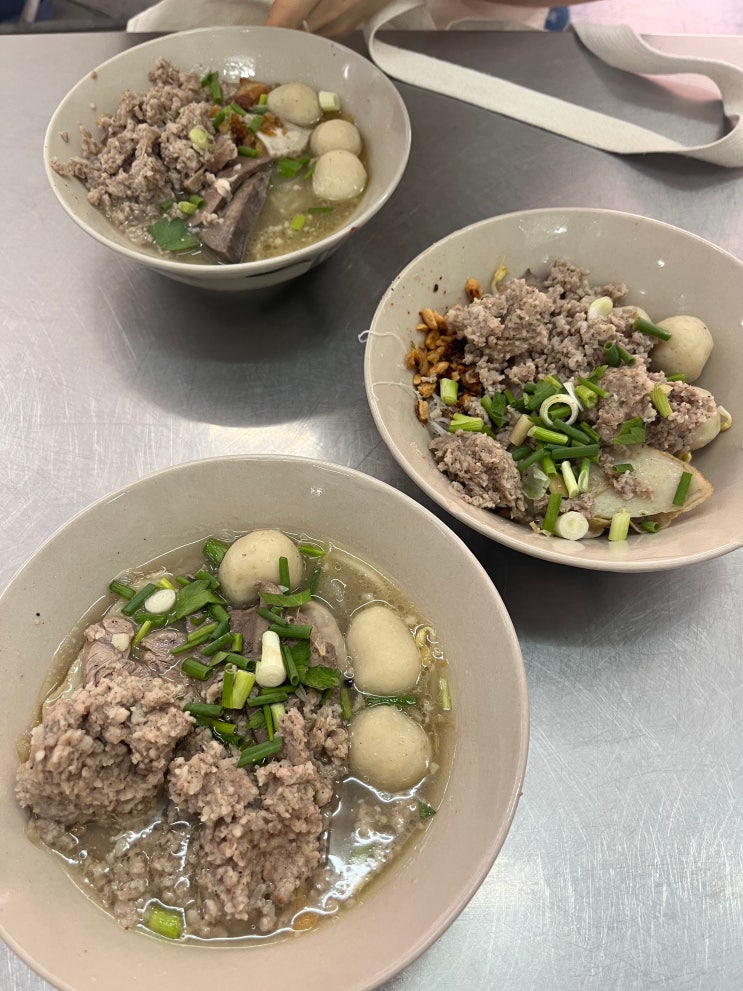  방콕에서 제일 맛있게 먹었던 국수집, 룽루엉 국수 Rung Rueang Pork Noodle (Right Shop)