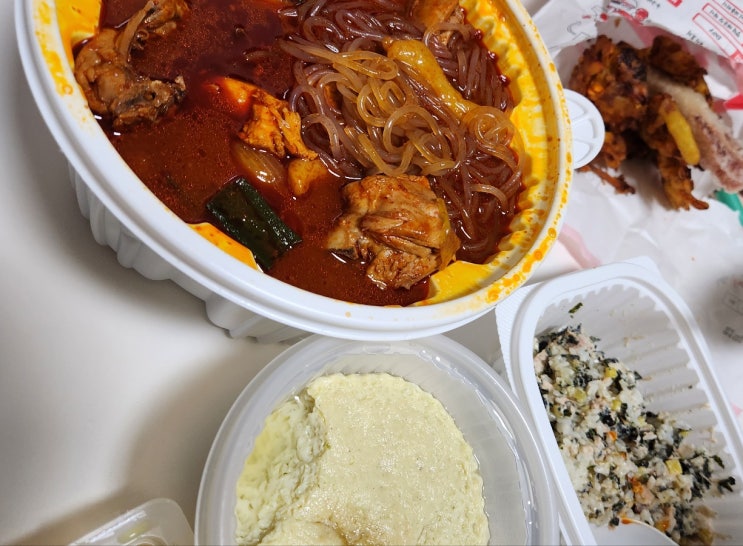  엽기떡볶이 에서 먹는 제일 맛있는 엽기닭볶음탕