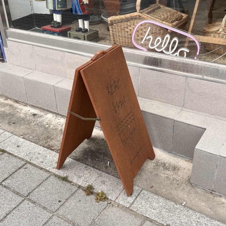  [ 동해 책방 ] 여행책방 잔잔하게, 여행으로 가득찬 매력적인 공간