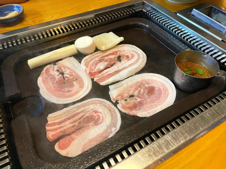  해운대 고기집 국내산 암퇘지 백년식당