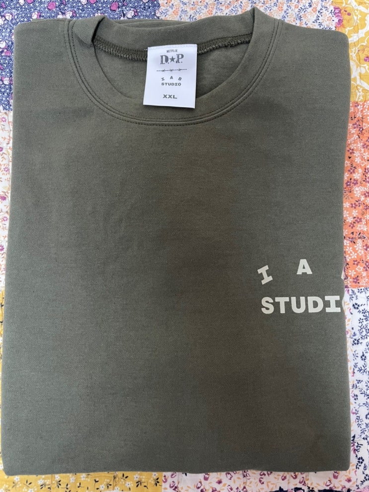  아이앱 스튜디오 x D.P. 티셔츠 아미 그린 리뷰(IAB Studio x D.P. T-Shirt Army Green)