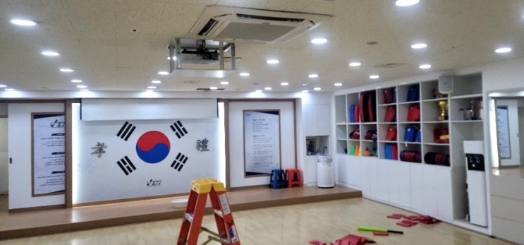  아파트 커뮤니티 센터,학원 천장형 시스템 에어컨 매립배관 누수(물떨어짐)수리,청소/천장형,매립덕트 에어컨 분해청소