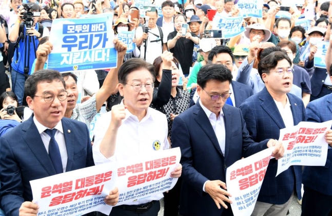 2023.8.31 <b>이재명</b> "<b>정권</b> 향해 국민항쟁 선언해야" 목포서... 