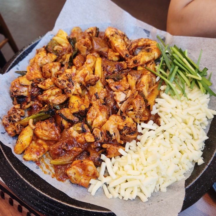  [공릉역 과기대맛집] 지동닭갈비 _ 폭탄치즈에 통통한 닭갈비를 싸먹을 수 있는 닭갈비 찐맛집