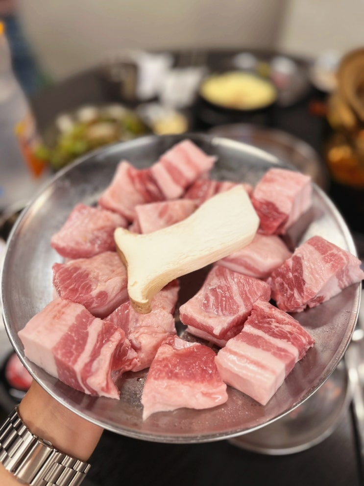  을지로 맛집ㅣ서울 을지로 3가 인스타그램 핫플 고깃집 “을지정육” 깍둑 고기 냉면 맛집 후기 (#깍뚝항정 #깍뚝삼겹 #벌집껍데기)
