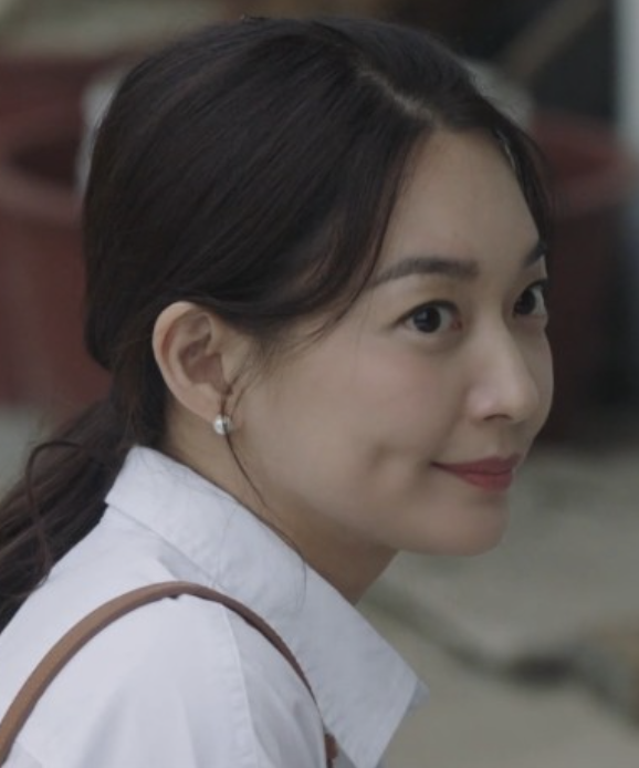  여자 앞머리 없는, 옆으로 넘기기 등 다양한 스타일: 신민아 긴머리 & 단발