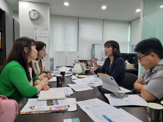 <b>경기도의회</b> 이인애 의원, 부적절 논란, 성교육 도서 대책 마련해야