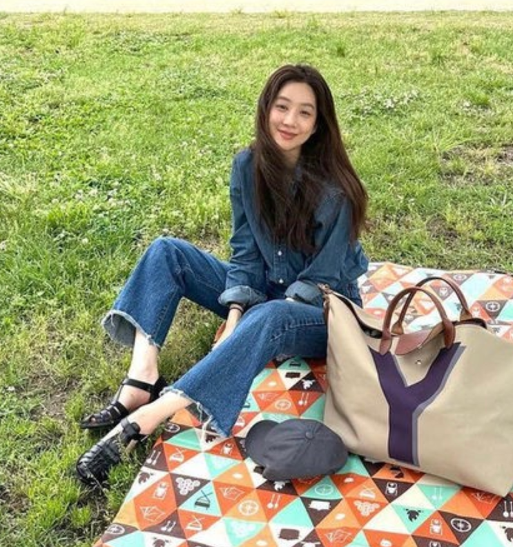 정려원 패션, 가방, 사복, 그리고 스타일: 세련된 아름다움의 대명사